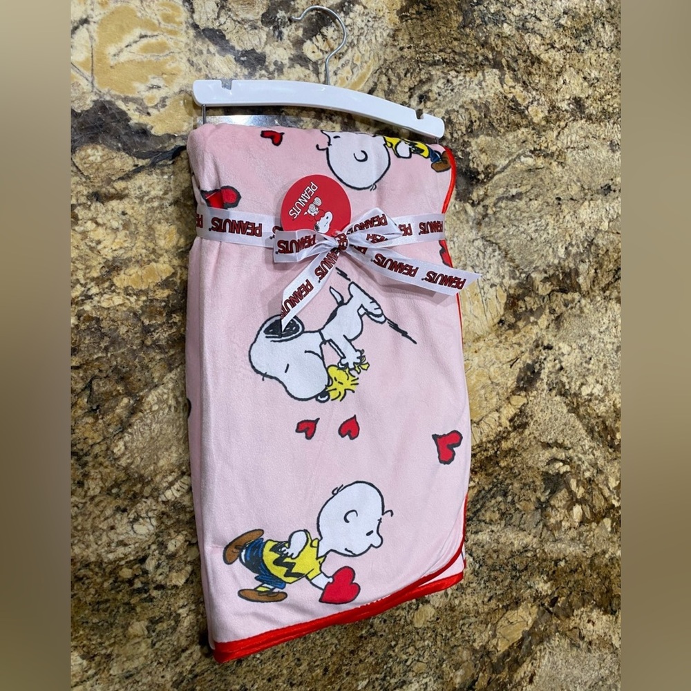 Peanuts Snoopy & Friends Baby Blanket - LOVE themed hearts soft sherpa new!